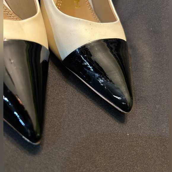Tory Burch Cap-Toe Pumps Cream and Black Patent pointy Like new - Picture 3 of 8